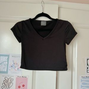 Black cropped V-neck T-shirt size: XS/SMALL